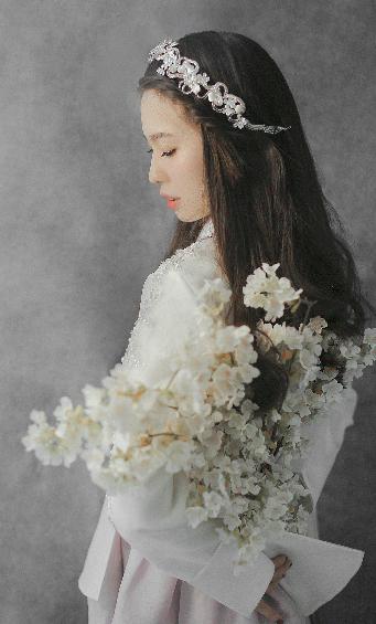 白洁赵敏被5人玩一夜